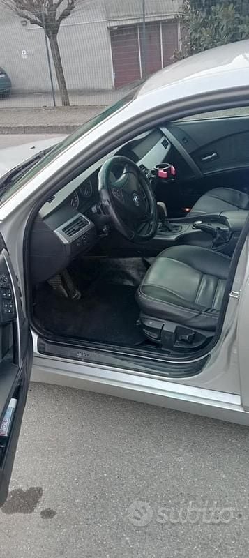 Usata BMW 525 150 CV (110 kW) 2005 Grigio
