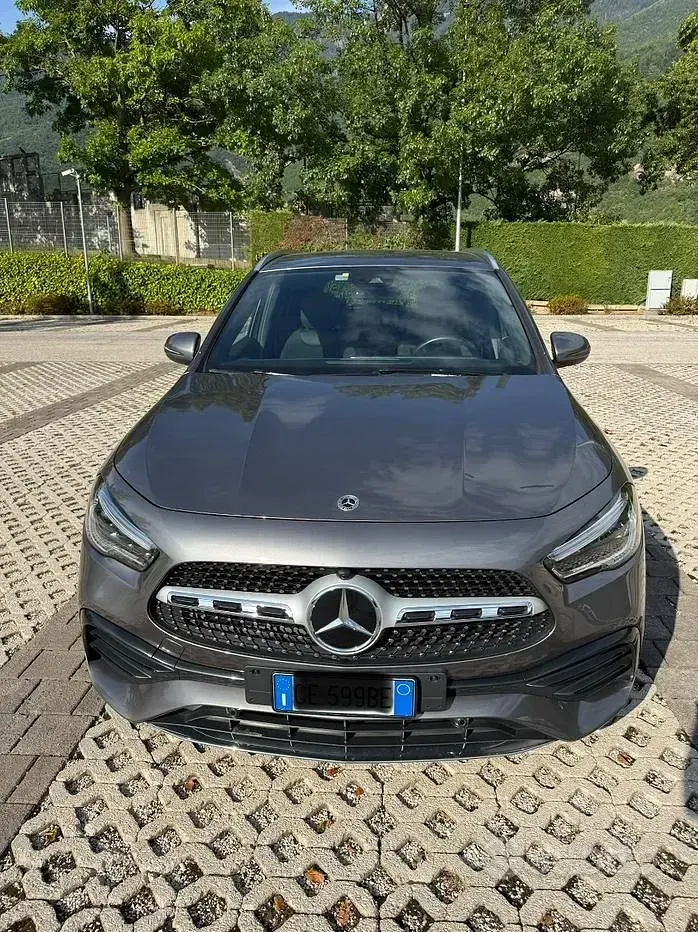 Usata Mercedes GLA220 AMG line 190 CV (139 kW) 2022 Grigio SUV