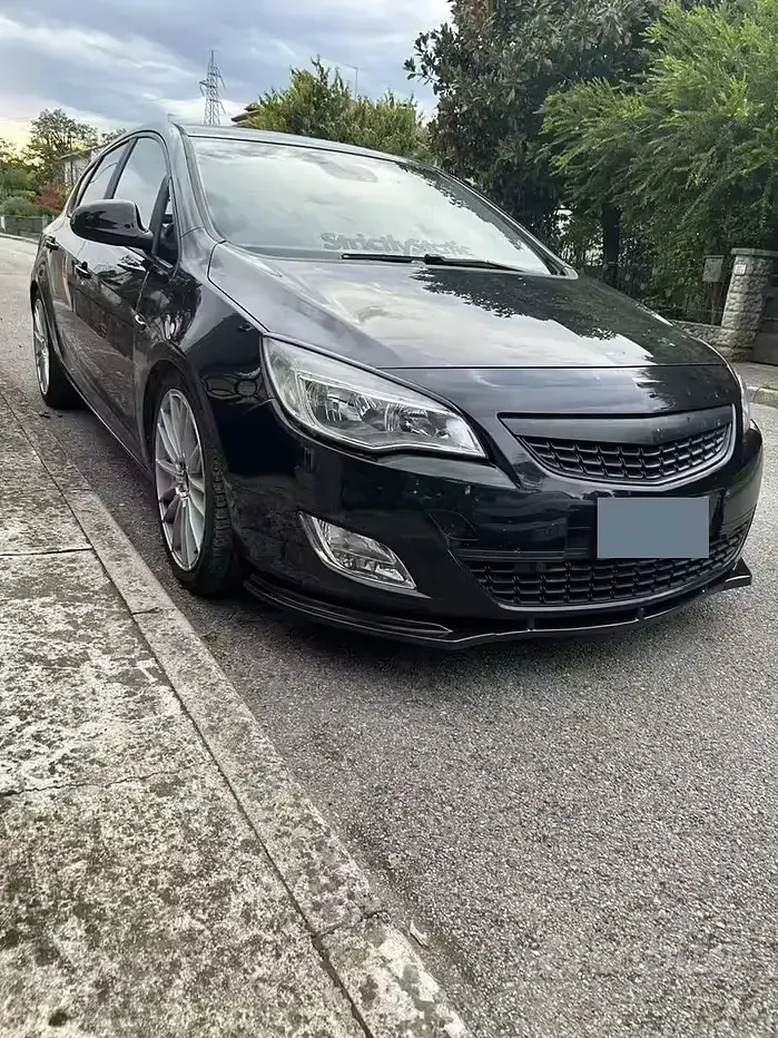 Usata Opel Astra Cosmo 60 CV (44 kW) 2011 Bianco Berlina