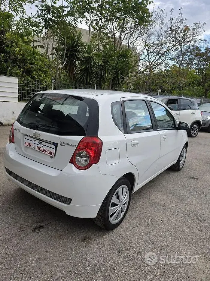 Usata Chevrolet Aveo 84 CV (61 kW) 2011 Bianco Utilitaria