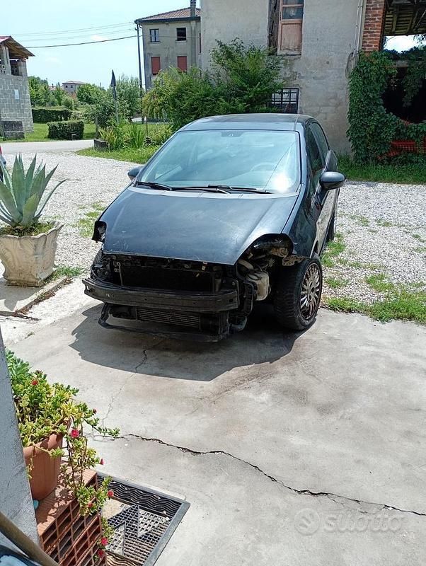 Usata Fiat Grande Punto 75 CV (55 kW) 2007 Nero Utilitaria