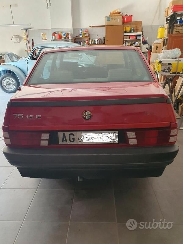 Usata Alfa Romeo 75 105 CV (77 kW) 1991 Rosso Berlina