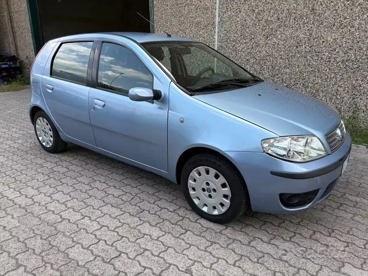 Occasion Fiat Punto Classica 60 ch (44 kW) 2008 Bleue Citadine