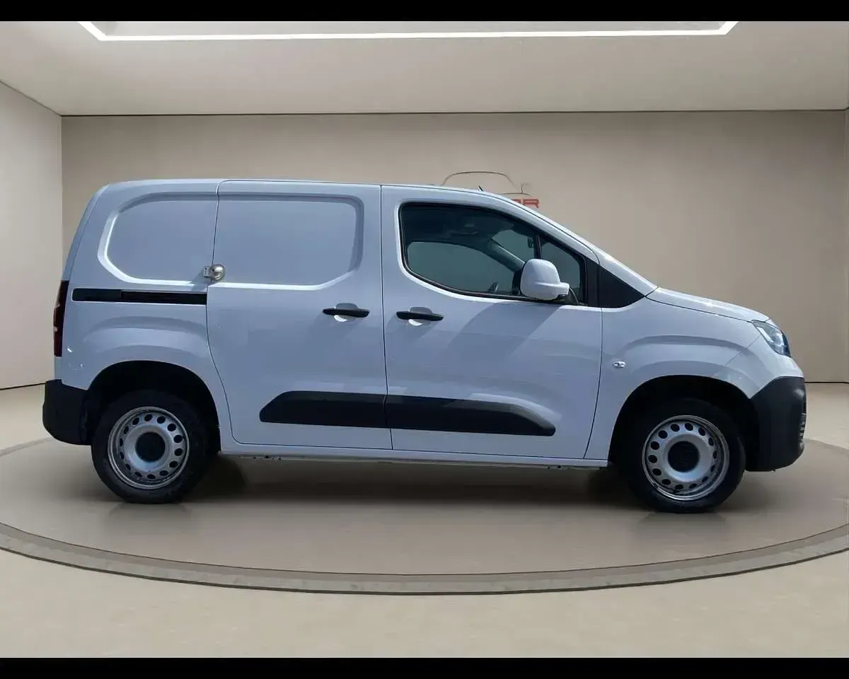 Usata Fiat Doblò 102 CV (75 kW) 2024 Bianco met Monovolume