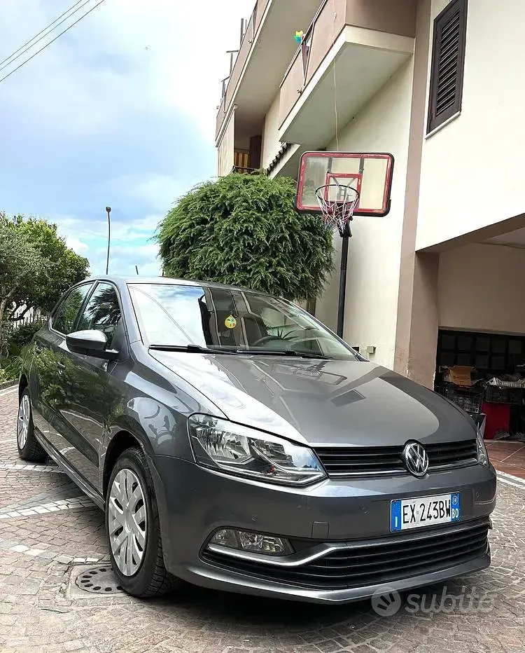 Usata VW Polo Trendline 75 CV (55 kW) 2014 Grigio Utilitaria