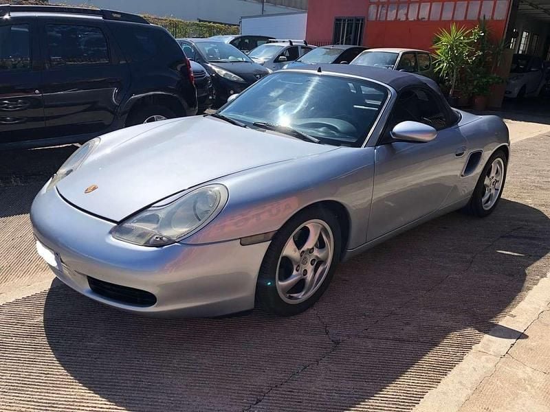Second-hand Porsche Boxster 220 CP (161 kW) 2000 Argintiu Cabrio