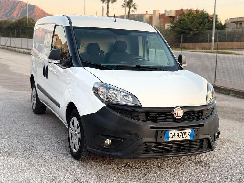 Usado Fiat Doblò 105 HP (77 kW) 2021 Branco Monovolume