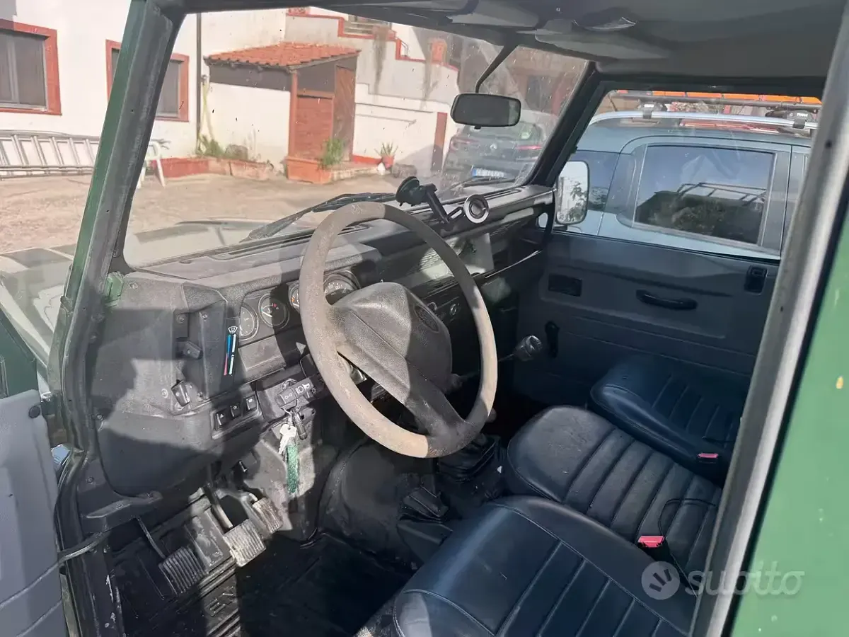Usata Land Rover Defender 122 CV (89 kW) 2001 Verde SUV
