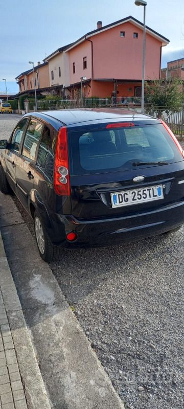 Blu Usata 2007 Ford Fiesta Due volumi | 2400 € (Buon prezzo) - Immagine 1/4