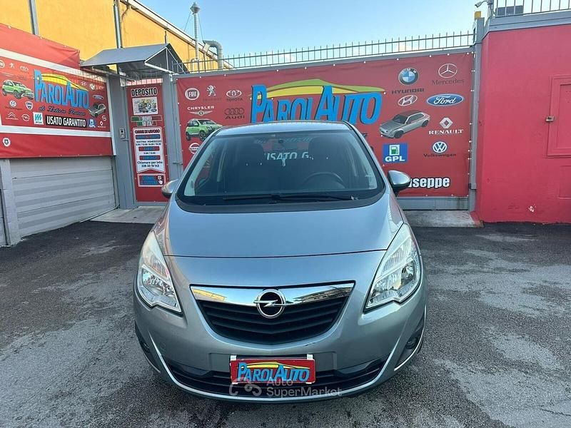 Begagnad Opel Meriva Cosmo 95 HK (69 kW) 2011 Grå Minibuss