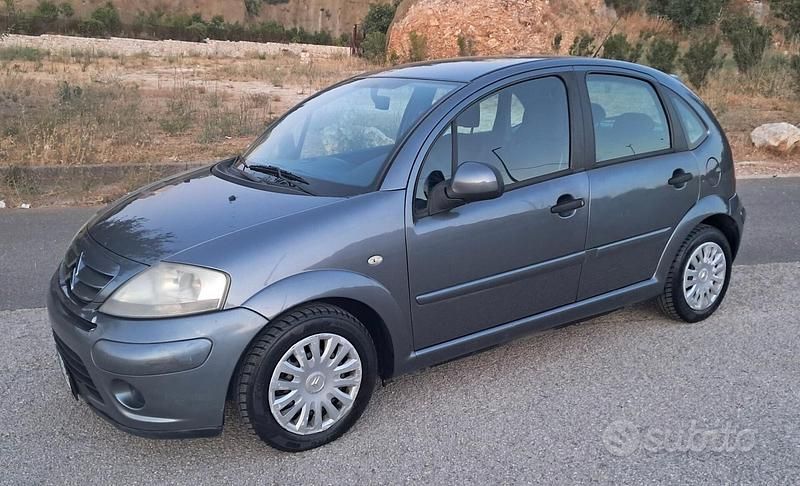 Grigio Usata 2010 Citroën C3 Due volumi | 3000 € (Buon prezzo) - Immagine 1/4