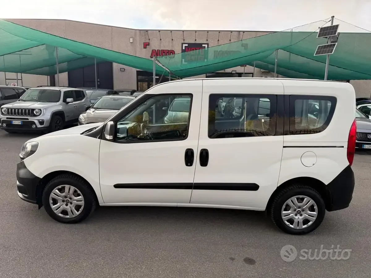 Usata Fiat Doblò Lounge 90 CV (66 kW) 2021 Bianco Monovolume