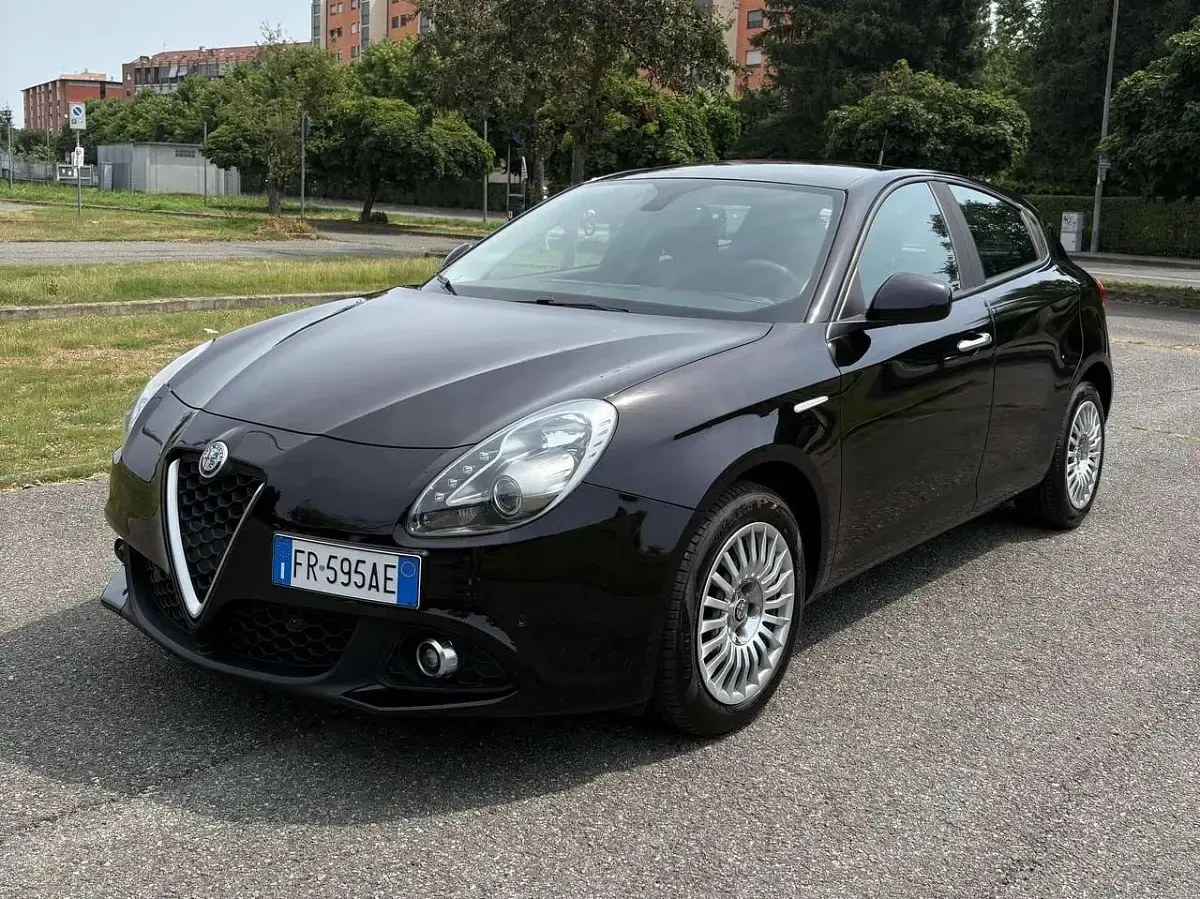 Usata Alfa Romeo Giulietta Super 120 CV (88 kW) 2018 Nero Utilitaria