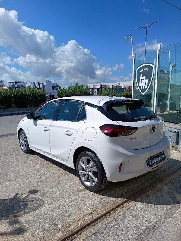 Usata Opel Corsa Elegance 102 CV (75 kW) 2022 Bianco(met.) Berlina
