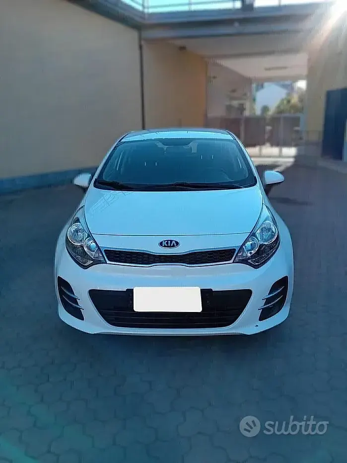 Usata Kia Rio 83 CV (61 kW) 2016 Bianco Utilitaria