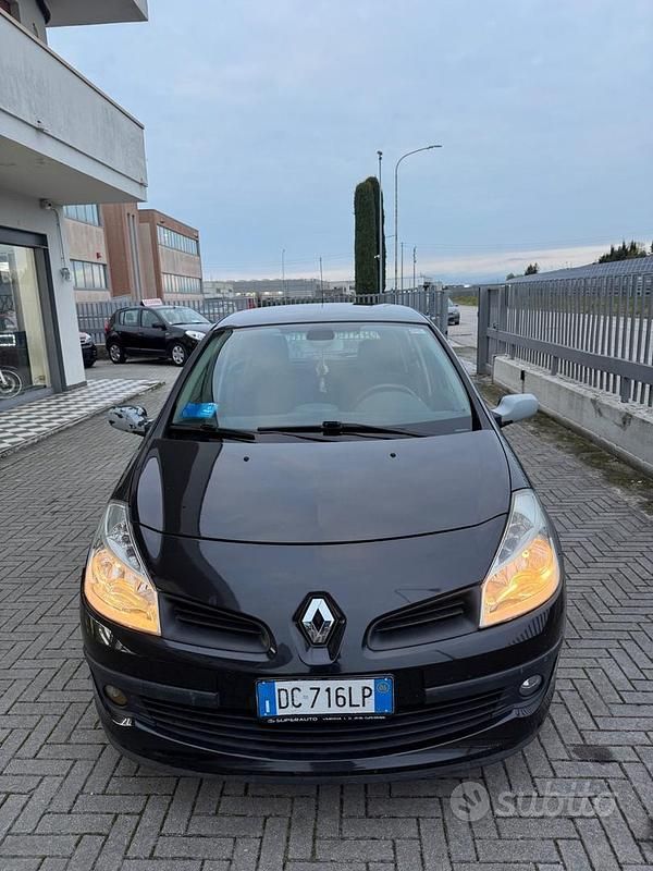 Usata Renault Clio II Luxe 85 CV (62 kW) 2006 Nero Berlina