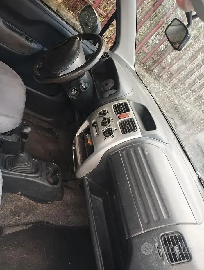 Usata Suzuki Wagon R 76 CV (55 kW) 2003 Grigio Monovolume