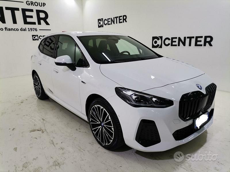 Begagnad BMW 225 Active Tourer Efficient Dynamics 245 HK (180 kW) 2022 Vit Minibuss