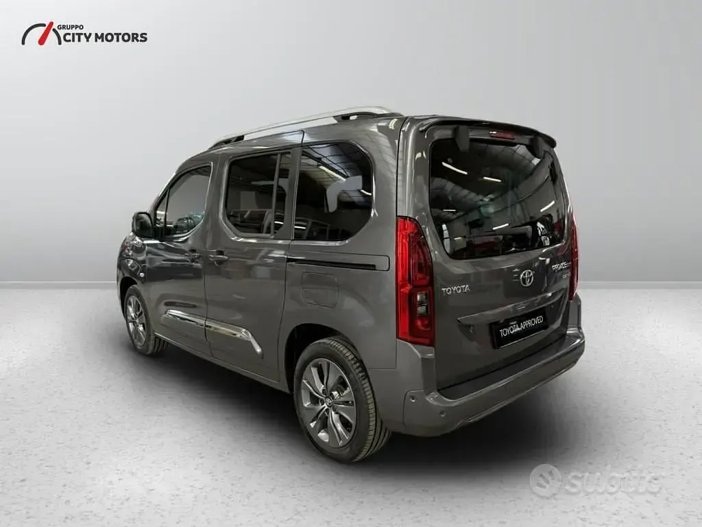 Usata Toyota Proace Verso City 41 kW (57 CV) 2023 Grigio Station wagon