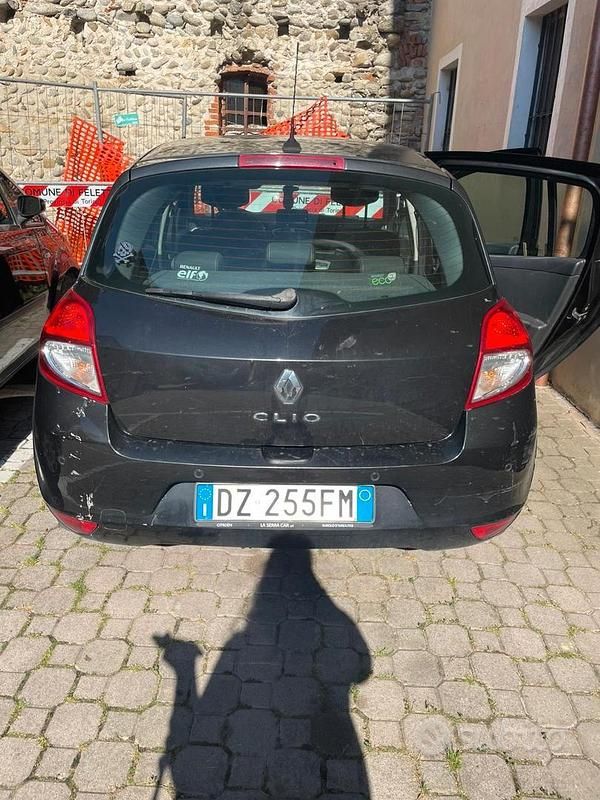 Usata Renault Clio II 75 CV (55 kW) 2009 Nero Utilitaria