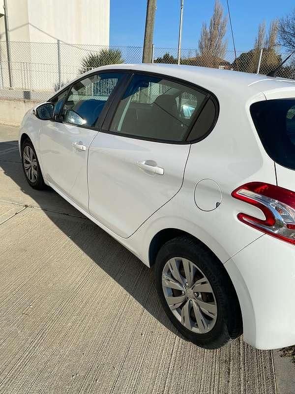 Usata Peugeot 208 Active 68 CV (50 kW) 2014 Bianco Utilitaria