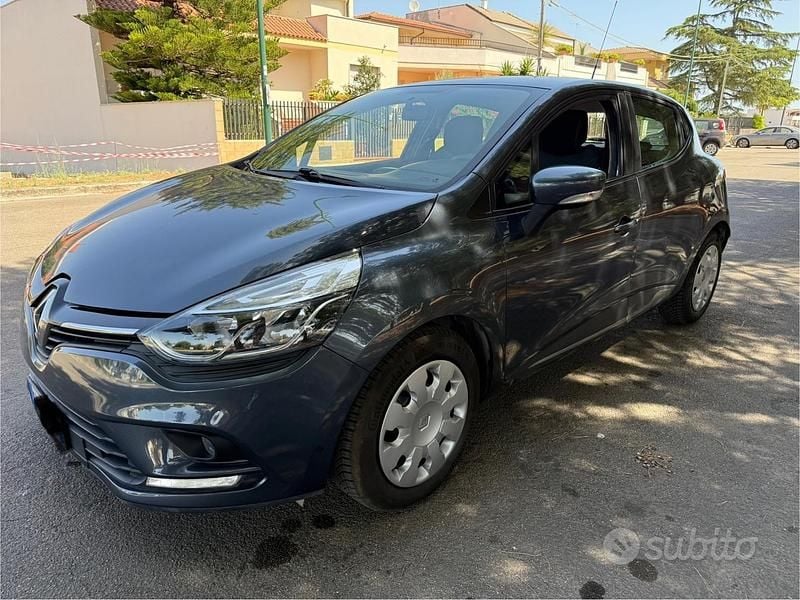 Grigio Usata 2019 Renault Clio IV Business Tre volumi | 10.500 € (Buon prezzo) - Immagine 1/4