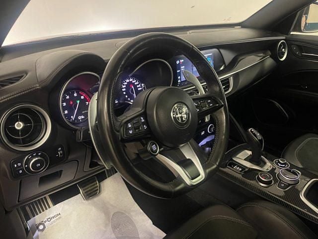 Usata Alfa Romeo Stelvio Veloce 280 CV (205 kW) 2021 Rosso / pastello SUV