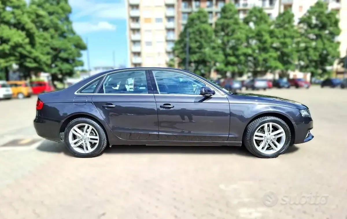 Usata Audi A4 120 CV (88 kW) 2011 Grigio Berlina