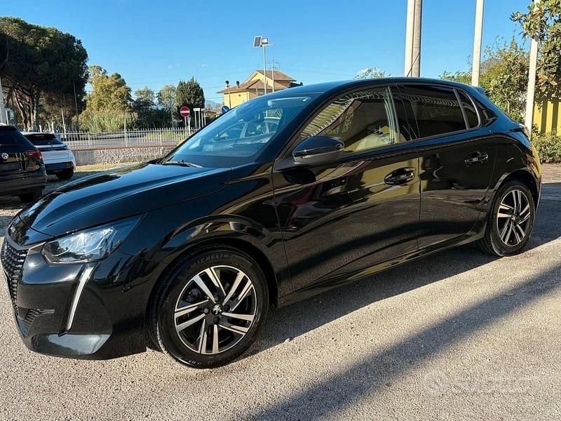 Usata Peugeot 208 100 CV (73 kW) 2023 Nero Utilitaria