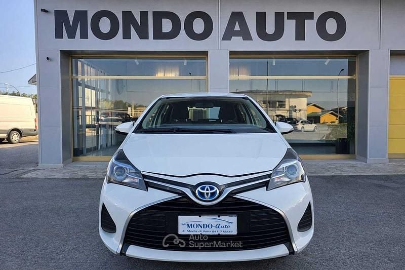 Usata Toyota Yaris Hybrid Active 101 CV (74 kW) 2017 Bianco Berlina