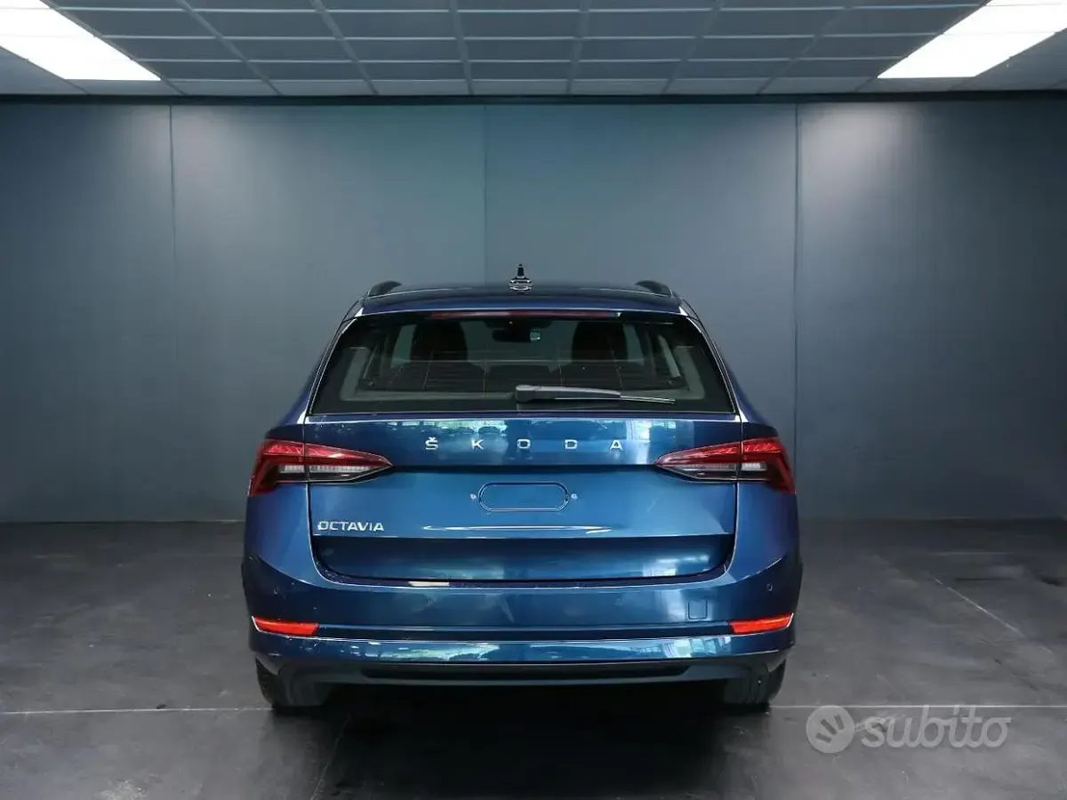 Usata Skoda Octavia Executive 116 CV (85 kW) 2023 Blu Station wagon