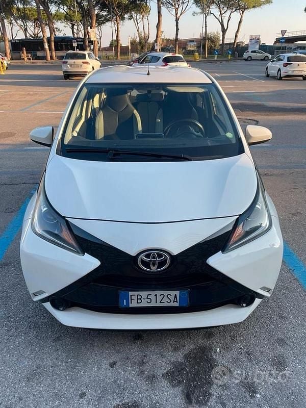 Bianco Usata 2015 Toyota Aygo X-Black Utilitaria | 8500 € (Buon prezzo) - Immagine 1/4