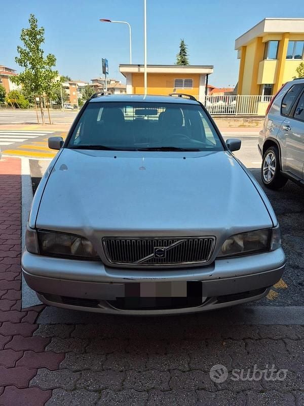Usata Volvo V70 1999 Giallo Station wagon