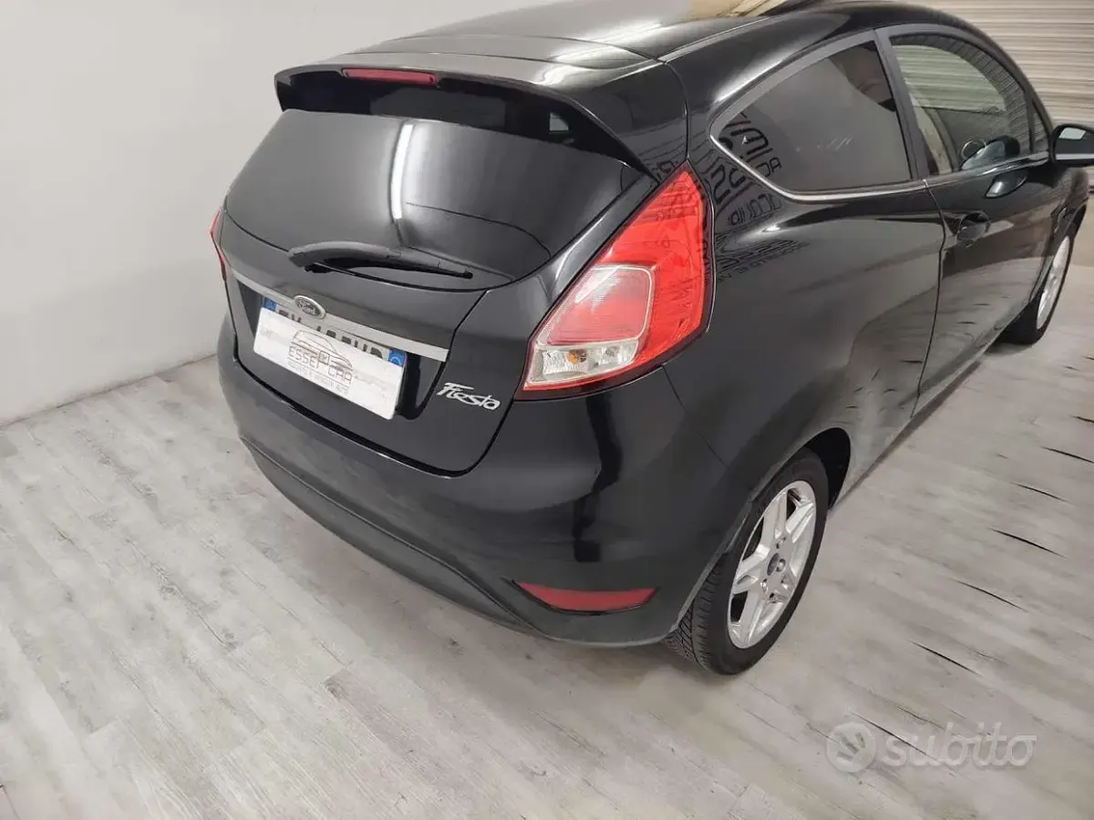 Usata Ford Fiesta Titanium 75 CV (55 kW) 2014 Nero Utilitaria