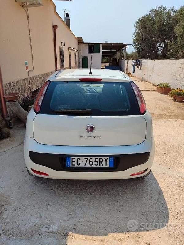 Usata Fiat Punto Evo 75 CV (55 kW) 2011 Bianco Utilitaria