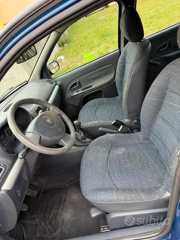 Usata Renault Clio II 2002 Utilitaria