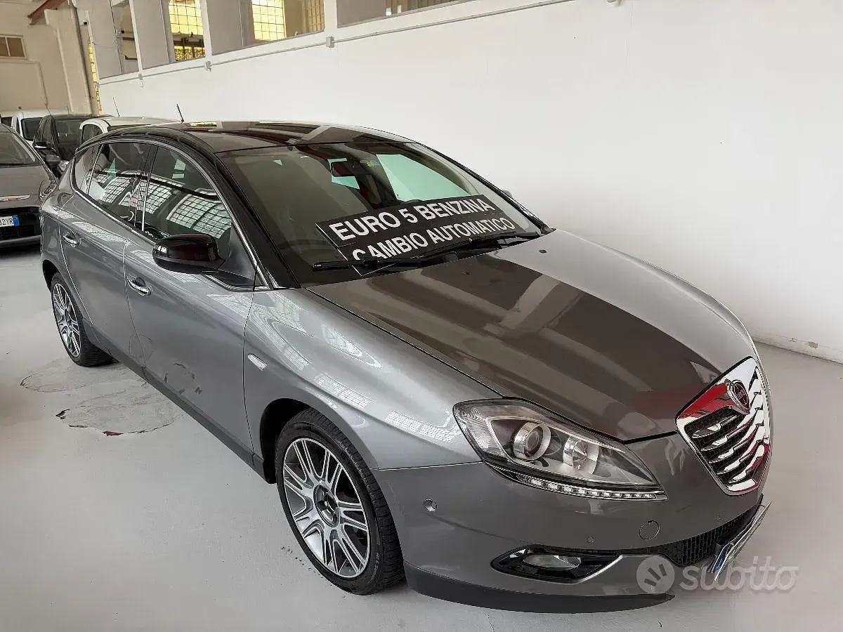 Usata Lancia Delta Platinum 200 CV (147 kW) 2012 Grigio Utilitaria