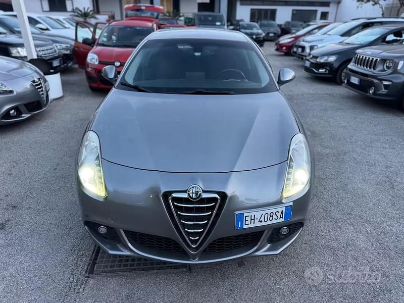 Usata Alfa Romeo Giulietta Distinctive 140 CV (102 kW) 2011 Grigio Utilitaria