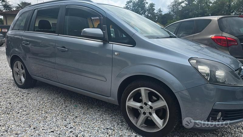 Usata Opel Zafira 138 CV (101 kW) 2006 Blu Monovolume