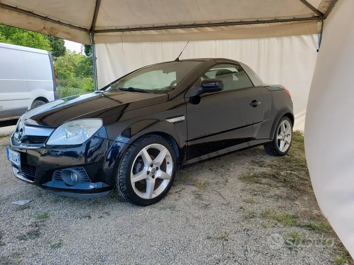 Brugt Opel Tigra Sport 69 HK (50 kW) 2005 Sort Cabriolet