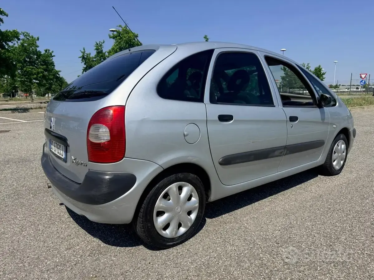 Usata Citroën Xsara Picasso 95 CV (69 kW) 2001 Grigio Monovolume