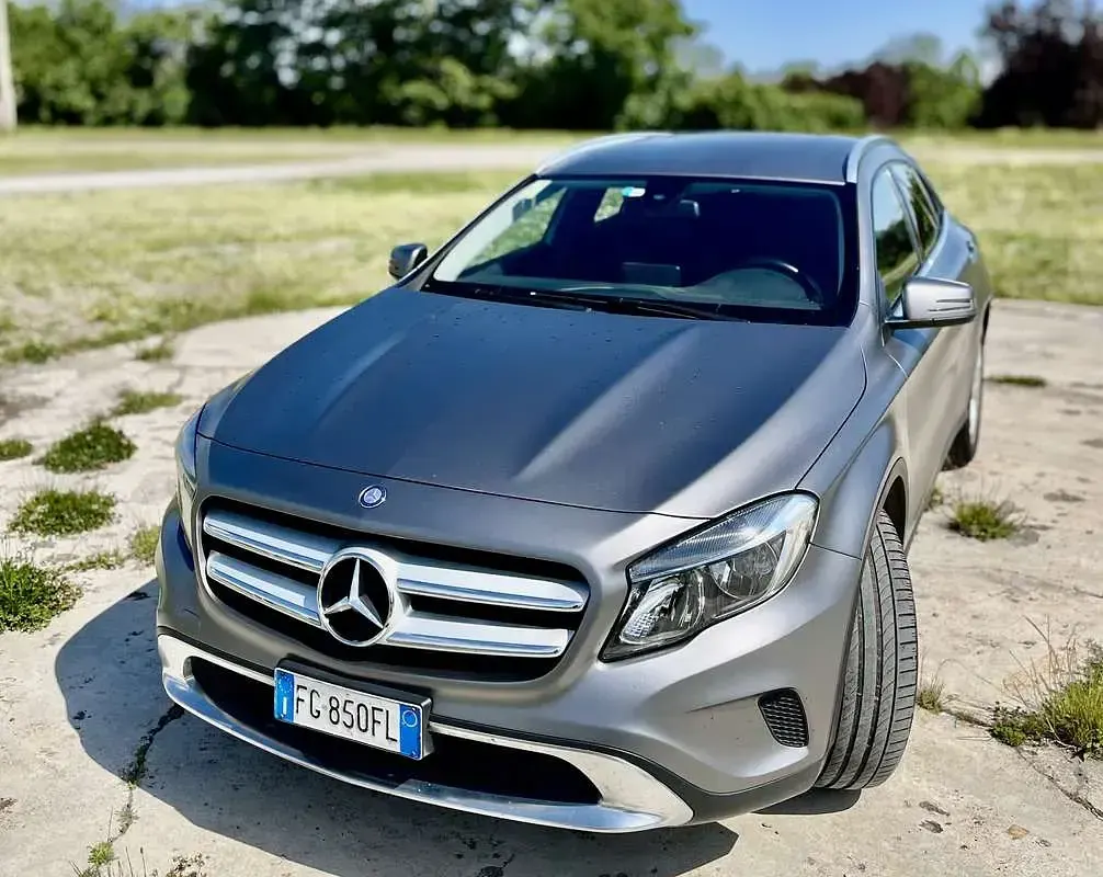 Usata Mercedes GLA200 Business 136 CV (100 kW) 2016 Grigio SUV