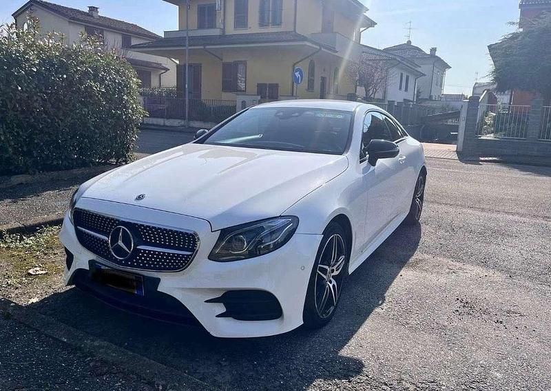 Usata Mercedes E220 AMG line 194 CV (142 kW) 2018 Coupé