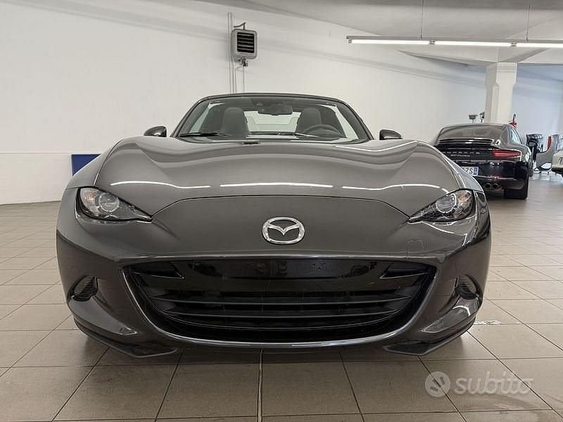 Usata Mazda MX5 Inclusive 160 CV (117 kW) 2018 Grigio Cabrio