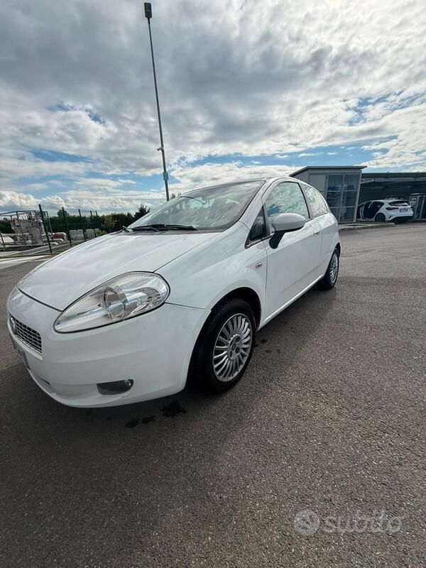 Usata Fiat Punto 75 CV (55 kW) 2009 Utilitaria