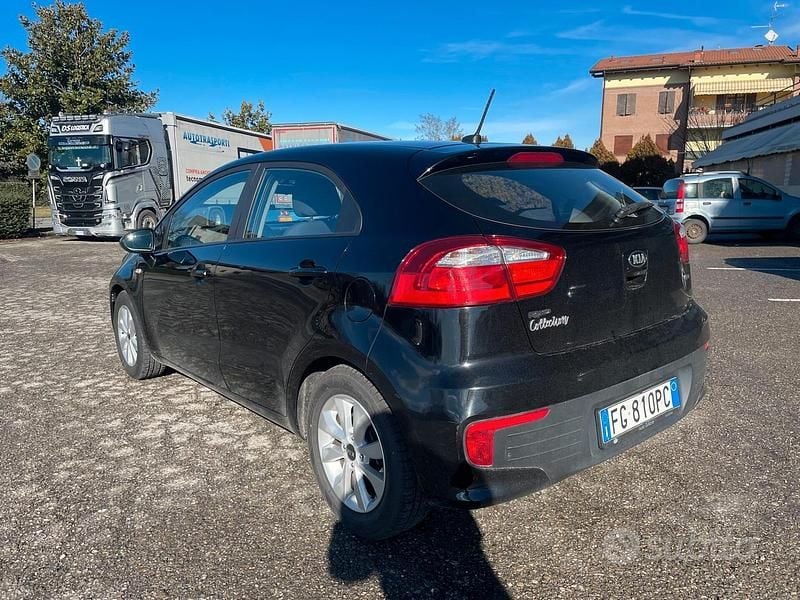 Usata Kia Rio Active 75 CV (55 kW) 2017 Nero Berlina