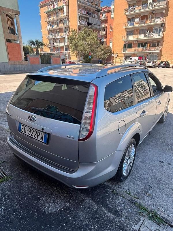 Usata Ford Focus 110 CV (80 kW) 2011 Argento Station wagon