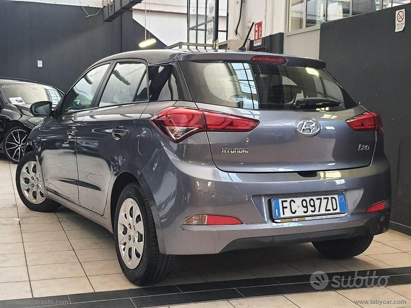 Usata Hyundai i20 Style 84 CV (61 kW) 2016 Grigio Berlina