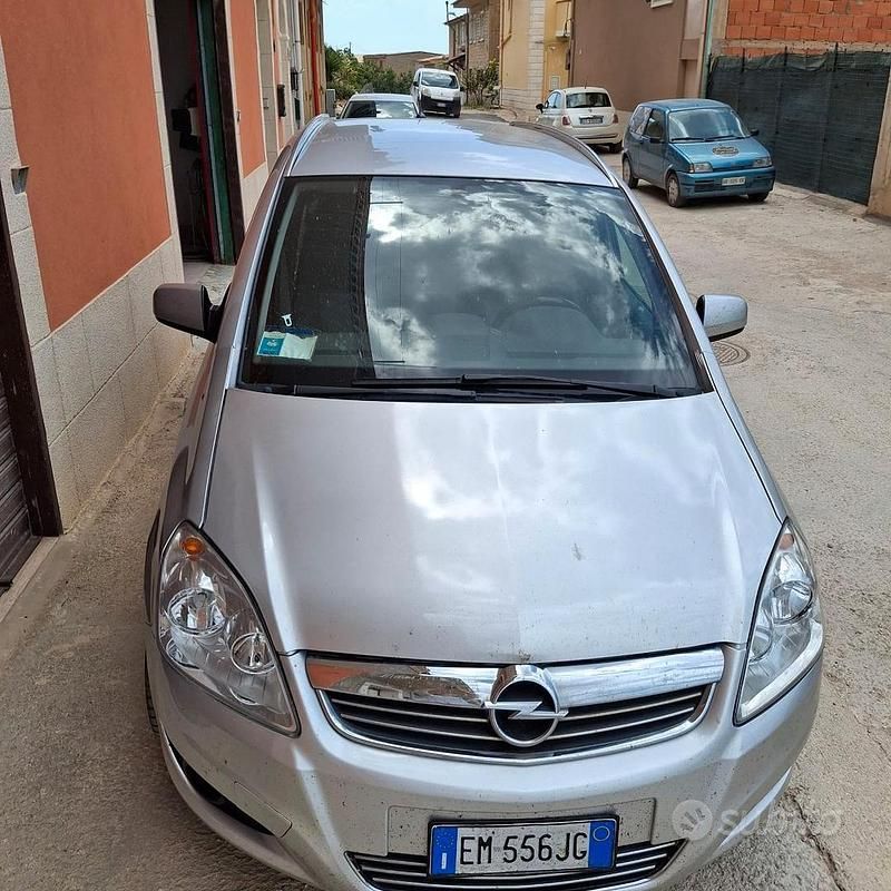 Usata Opel Zafira 125 CV (91 kW) 2012 Grigio Monovolume