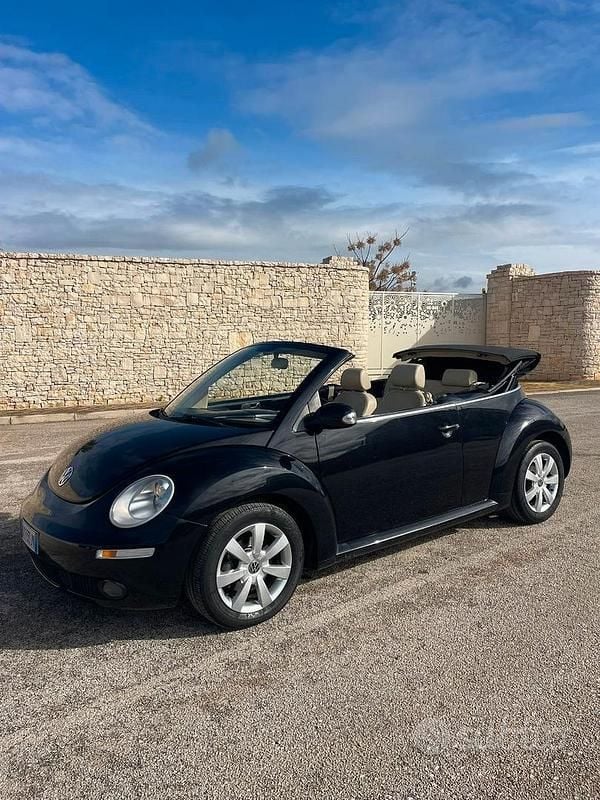 Usata VW New Beetle 102 CV (75 kW) 2006 Nero Utilitaria